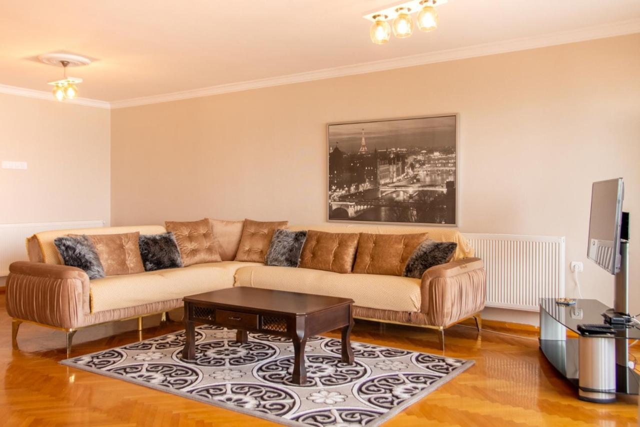 Spacious Flat With Sea View In Karsiyaka İzmir